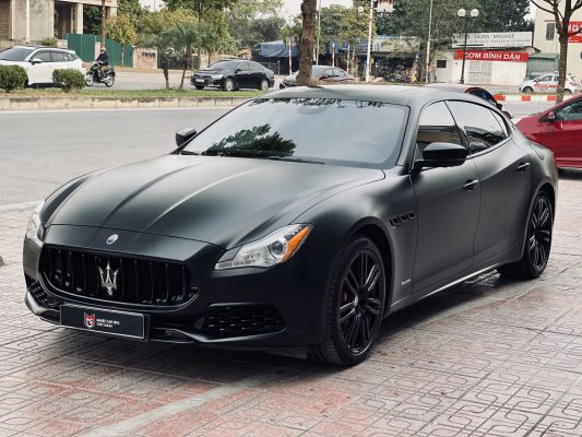 Dán đổi màu Maserati đen mờ